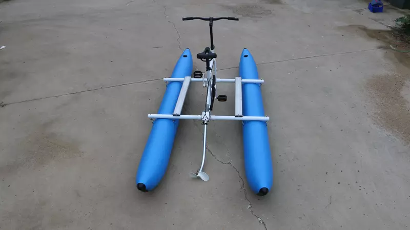 Портативный надувной велосипед с водной педалью