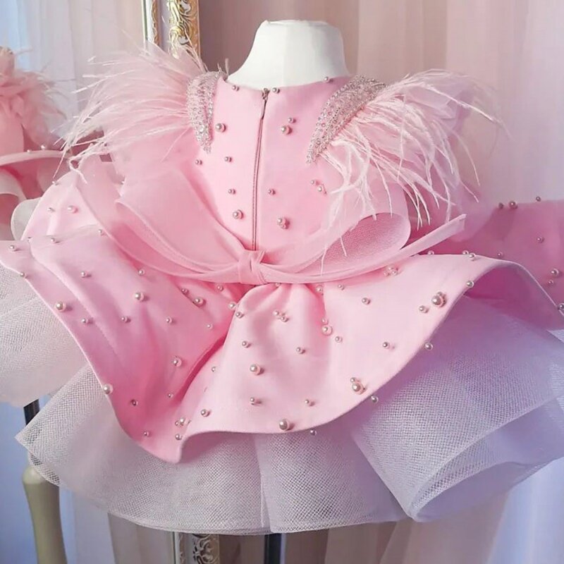 Śliczny kwiat malucha sukienki dla dziewczynek satynowe perły kokardka z piór ślubna suknia na przyjęcie urodzinowe tiulowa z falbanami koralikami księżniczka sukienka