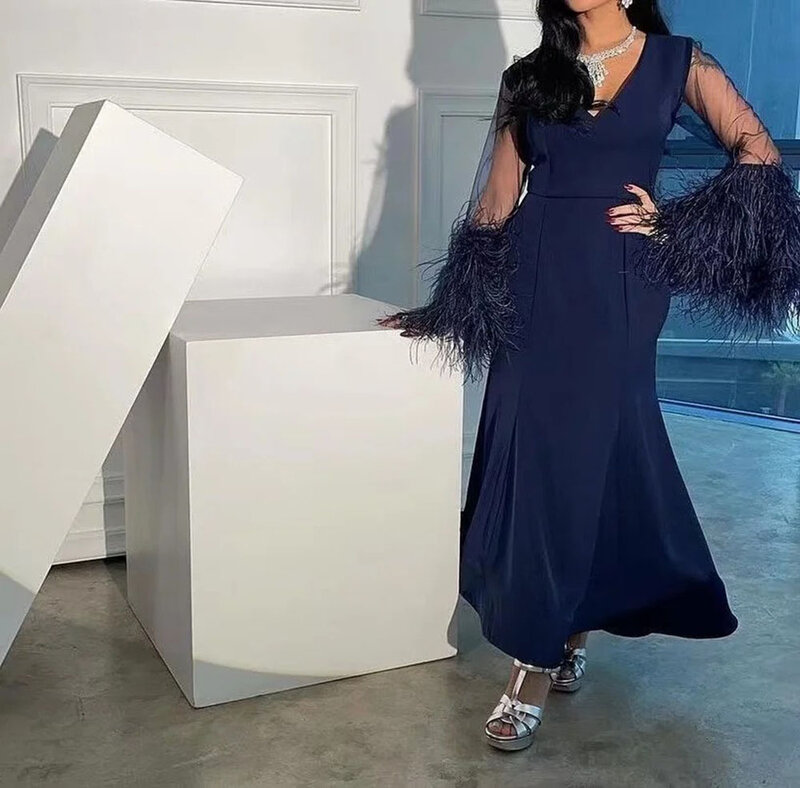 Marineblau Feder Ballkleider V-Ausschnitt lange Ärmel Abendkleid Meerjungfrau Abendkleider elegantes Saudi-Arabien Party kleid