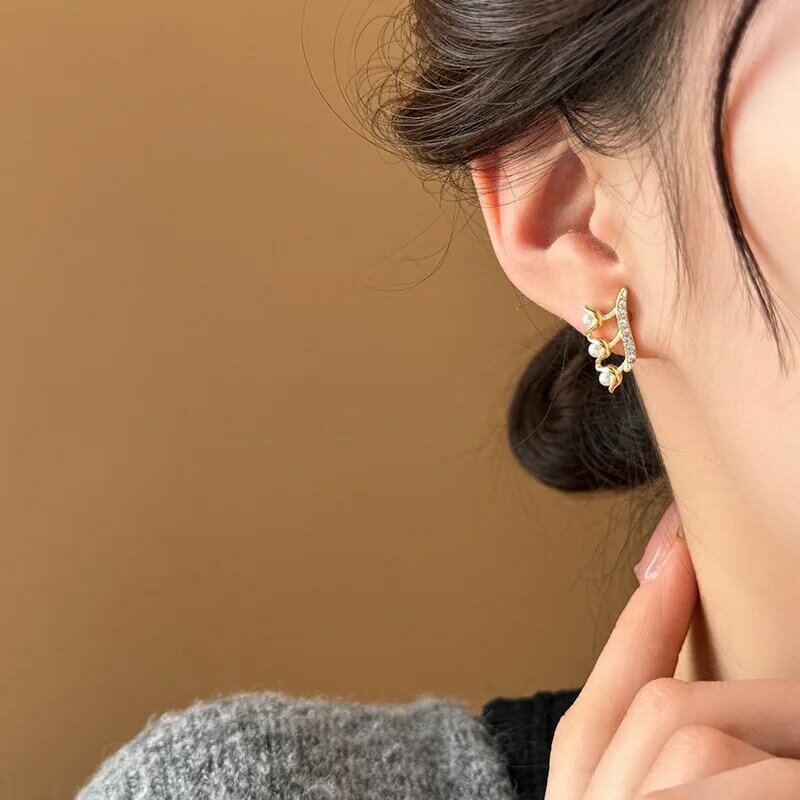 Tulip Zircon Pearl Stud Earrings Niche Design Sense Creative Earring French Light Luxury Senior Sense Silver Needle for Women