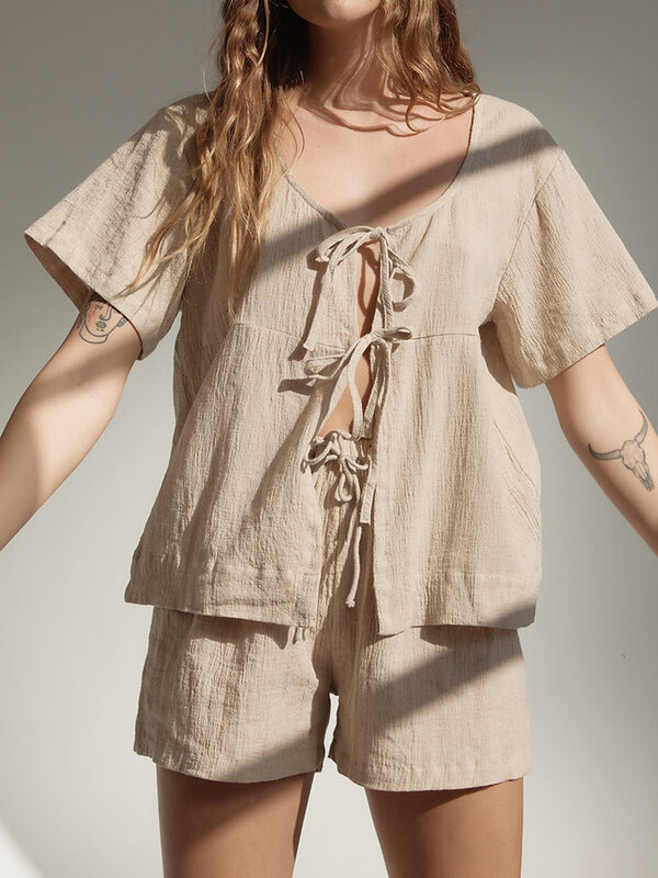 女性用ツーピースセット,半袖Tシャツとショーツのセット,ルーズで透かし彫り,ビーチ,夏,2022