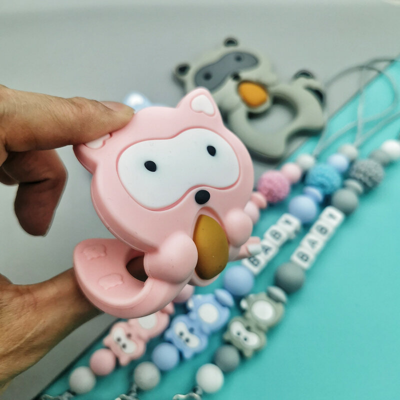 Custom English Russian Letters Name Baby Silicone Raccoon Pacifier Clips Chain Diy Teether Pendants Baby Pacifier Kawaii Teether
