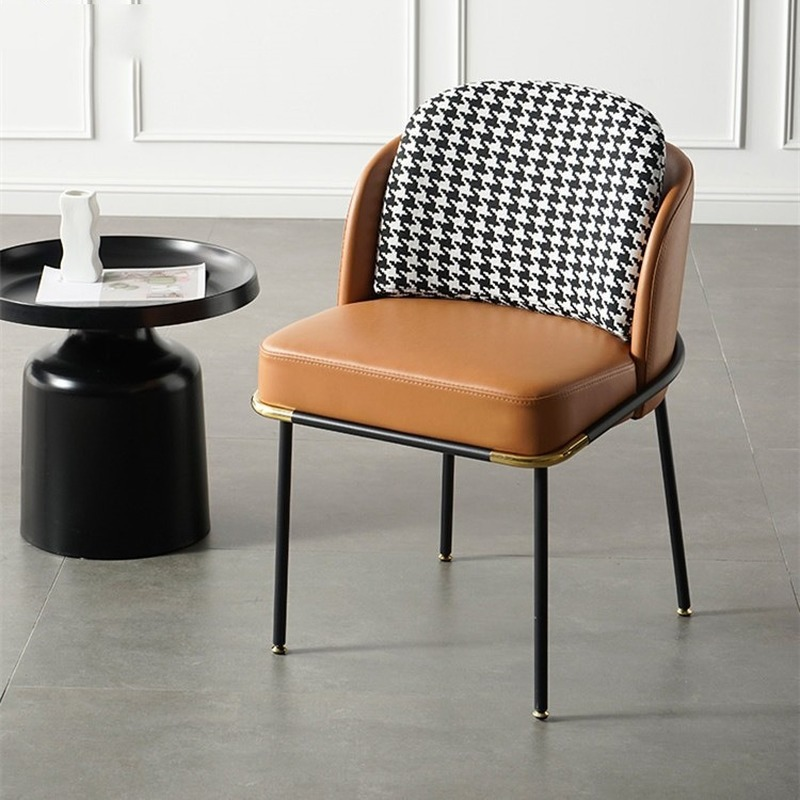 Silla de comedor de metal con diseño de hierro forjado para el hogar, sillón Simple de estilo nórdico con respaldo individual, para hotel y cafetería