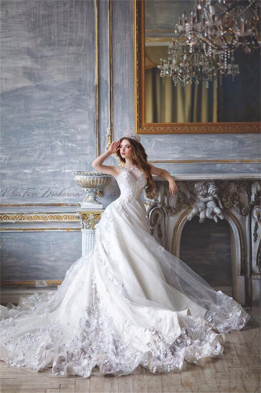 Luksusowa suknia ślubna z koralikami elegancka suknia z aplikacją na dole klasyczne suknie ślubne z głębokim dekoltem w szpic