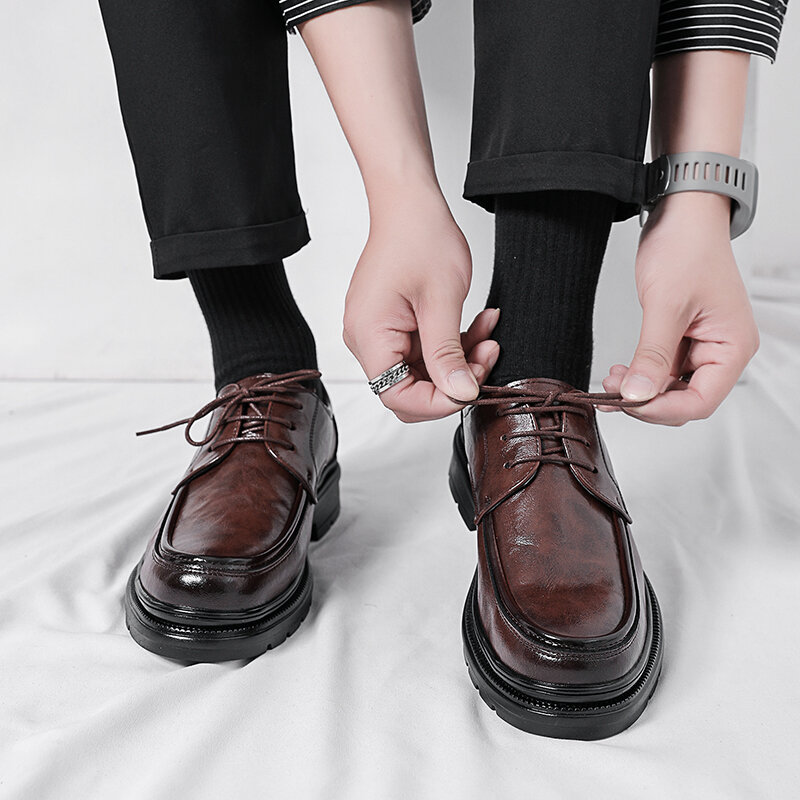 Wiosenne nowe klasyczne brytyjskie buty w stylu Casual czarne Hombre skórzane buty dla sukienka na co dzień męskich przenośne buty bankietowe