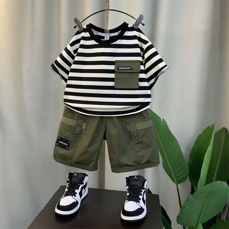 Set pakaian kerja anak laki-laki dan bayi gaya Barat baru Musim Panas 2024 Set dua potong mode populer Internet anak-anak trendi 2-9