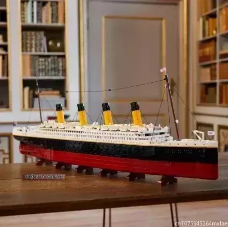 كتل بناء سفينة سياحية تايتنيك للأطفال ، طوب سفينة قوارب كبيرة ، ألعاب ذاتية الصنع في المخزون ، متوافقة مع.