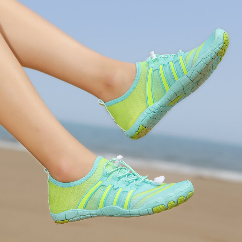 Zapatos de agua de playa para hombre y mujer, sandalias descalzas para nadar, zapatos deportivos de verano, nuevo estilo, 2024