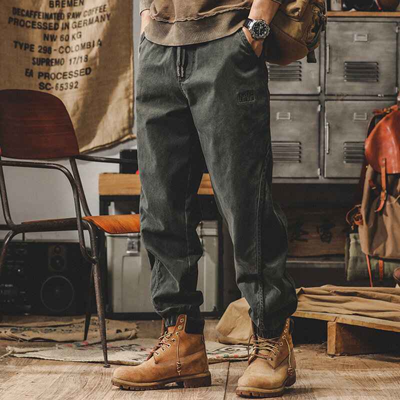 Primavera e outono calças casuais masculinas de cor sólida versão coreana Y2K na moda britânica personalizada macacão criativo americano high street retrô estilo militar calças retas com vários bolsos