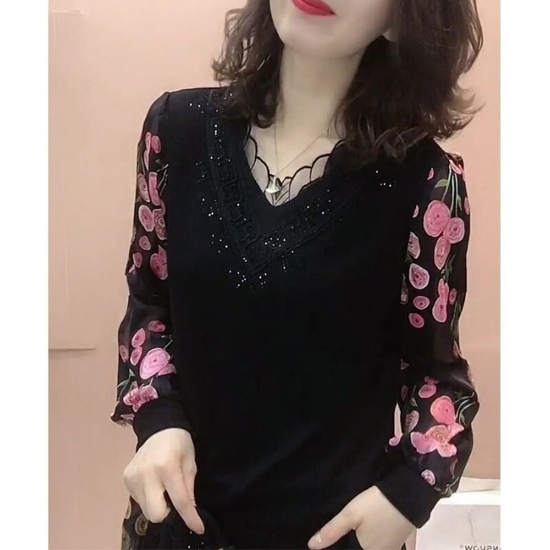 Women Clothing Vintage Patchwork Lace V-Neck Floral T-Shirt Spring Summer Elegant Casual Female Diamonds Thin Long Sleeve Tops
