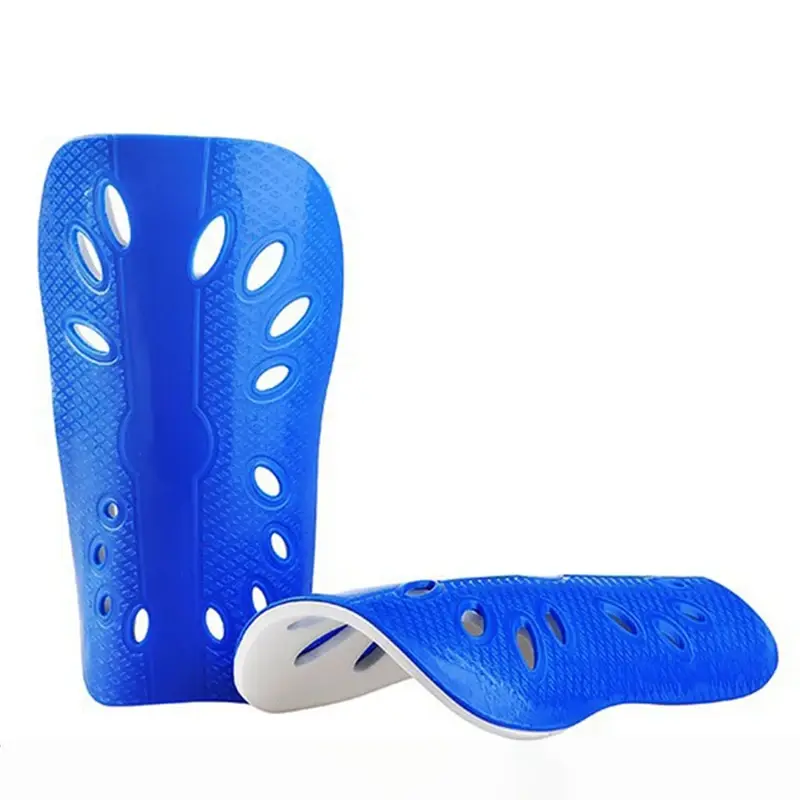 1 pasang bantalan pelindung tulang kering sepak bola plastik pelindung kaki untuk anak-anak dewasa perlengkapan pelindung tulang kering bernapas 5 warna