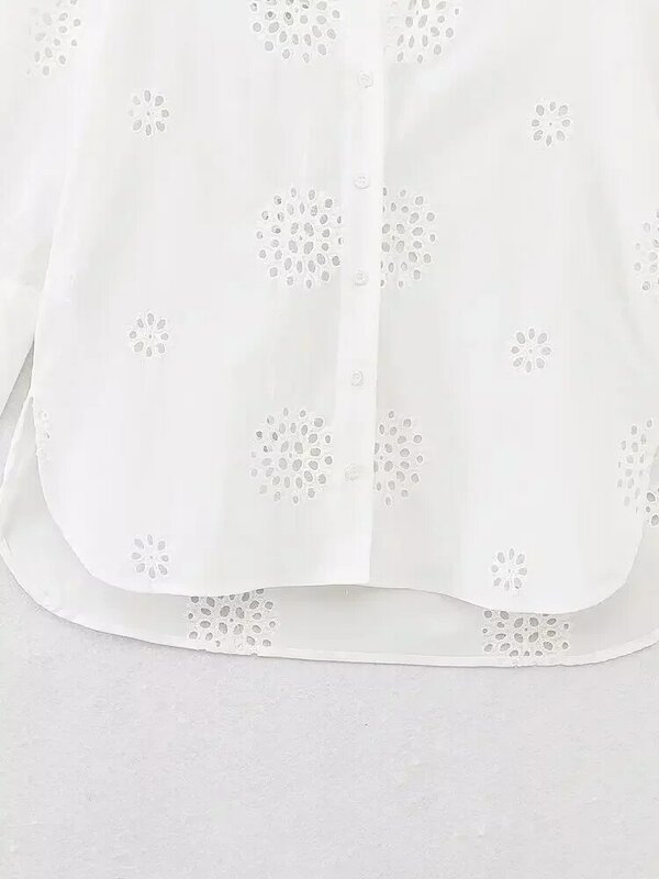 22 Damen neue Mode hohle Stickerei Dekoration lose asymmetrische Hemd Retro Langarm Knopf Damen hemd einzigartige Top