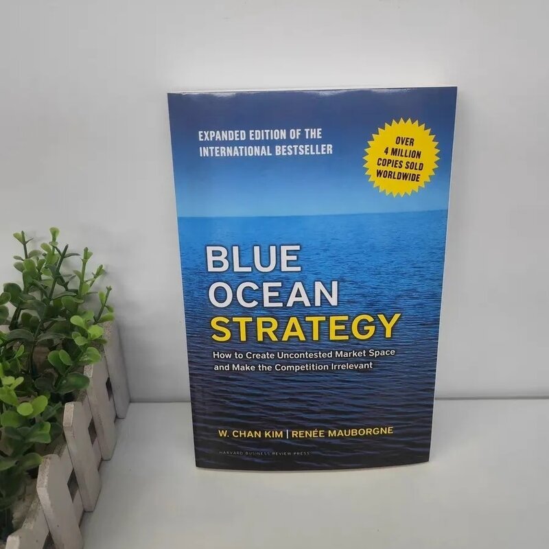 كتاب استراتيجية المحيط الأزرق ، كيفية إنشاء غير وارد ، مساحة السوق ، جعل المنافسة غير مرتبطة ورقي ، طبعة موسعة