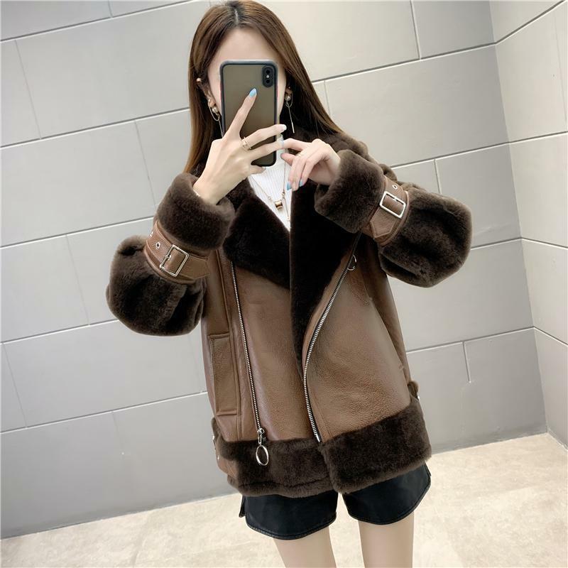 Autumn/Winter New Large size women's lambskin coat short thickened leather jacket trend cool Moto & Biker wear faux fur coat