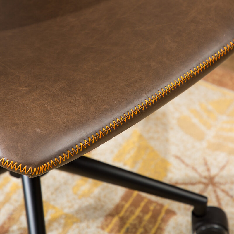 Brązowe, antyczne krzesło biurowe Cesena ze sztucznej skóry 360° z podnośnikiem powietrznym i wygodną wyściółką do użytku domowego lub wykonawczego