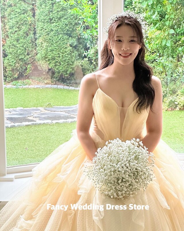 Fada extravagante amarelo V Neck Vestido de Noiva, Fotografia Coreana, Uma Linha Sem Mangas, Vestido De Noiva Até O Chão, Espartilho Vestido De Festa À Noite