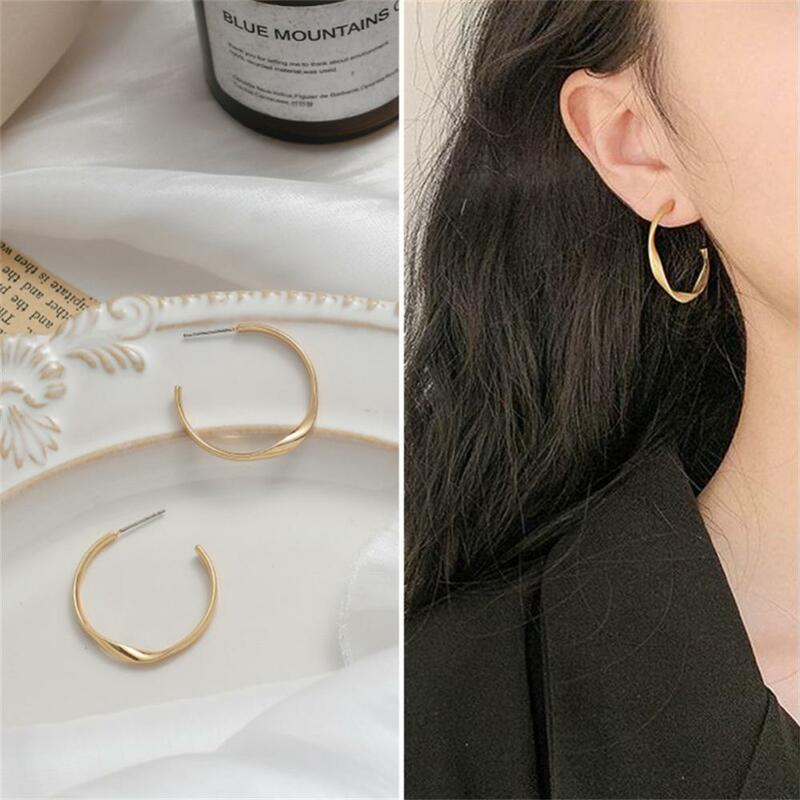 Anting-Anting Logam Geometris untuk Wanita Hadiah Perhiasan Anting-Anting Kancing Persegi Lingkaran Tidak Beraturan Klasik Mode Wanita