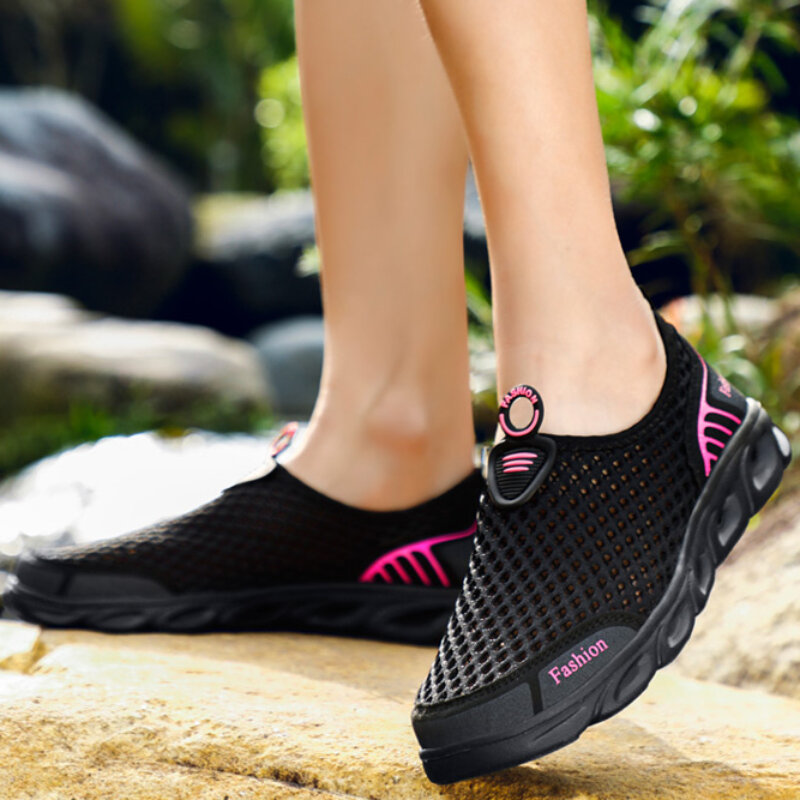 Sapatos de caminhada em malha respirável para homens e mulheres, tênis slip-on leve, casual, ao ar livre, casal, na moda