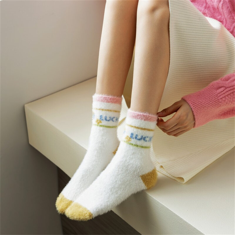 1 paio di calzini di velluto di visone accoglienti per le donne calzini da notte in velluto di corallo caldo caldo addensato invernale calzini da pavimento per la casa giapponesi in peluche