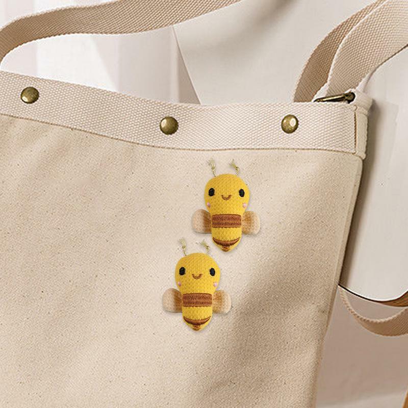 Pluszowe zwierzę przypinki na klapę broszki z klapami pluszowe szpilki pszczele przenośne pluszowe pszczele broszka przypinki na szaliki tornistry odzież