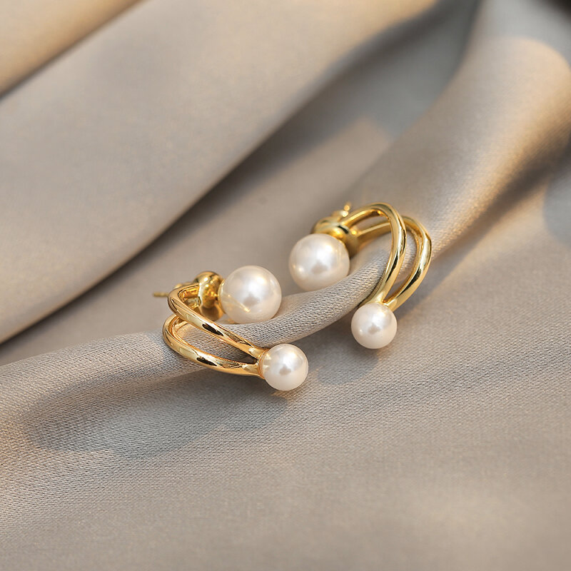 Pendientes de perlas de lujo con Luz Retro para mujer, joyería Simple coreana, accesorios de temperamento para niña, fiesta de Navidad, nuevo, 2023