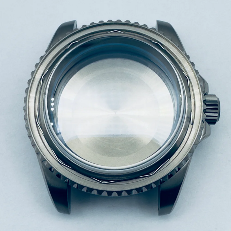 Seiko modified case 300 meters waterproof ghost King titanium material with helium exhaust valve suitable for NH35/NH34 movement