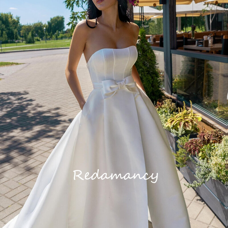Proste suknie ślubne bez ramiączek satynowe o linii 2024 smukłe kokardki bez rękawów suknie ślubne dla kobiet