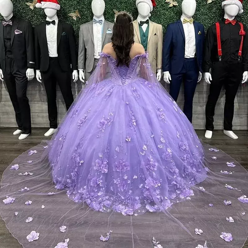 Lavendel Prinzessin 2024 Quince anera Kleid 3d Blumen Perlen mit Umhang von der Schulter geschwollene Party süße 16 Kleid Vestidos de 15 Anos