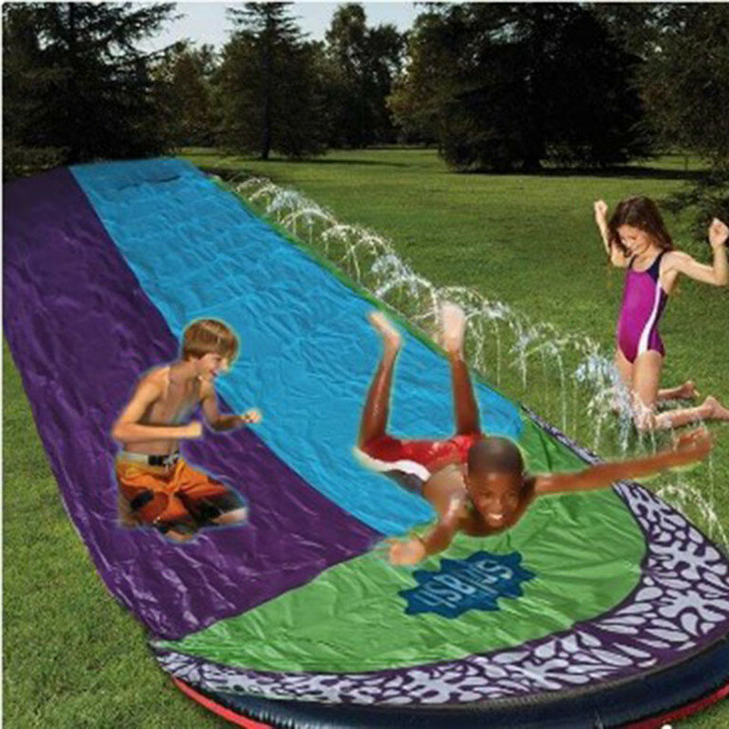 Perosotan air rumput tiup, mainan bermain cipratan air Slip dengan taman bermain di halaman belakang dan menyenangkan untuk anak-anak