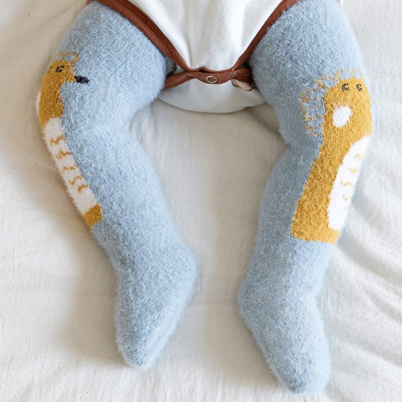 Calcetines largos con estampado de dibujos animados para bebé recién nacido, medias suaves de invierno para el hogar