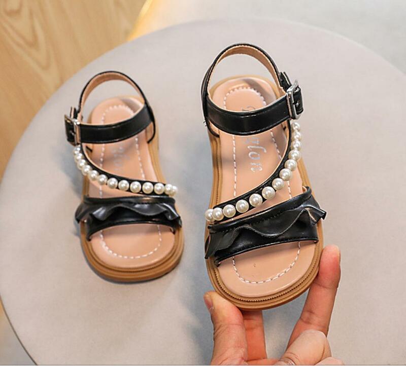 Босоножки для маленьких девочек 2024, летняя модная обувь принцессы с жемчугом на плоской подошве, детские кроссовки для первых шагов