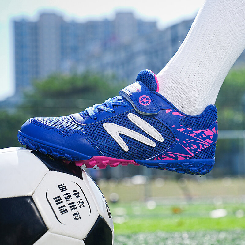 รองเท้าฟุตบอลเด็กตาข่ายระบายอากาศน้ำหนักเบา, รองเท้าฟุตบอลเด็กหญิงเด็กชายกลางแจ้งสีดำกันลื่นฤดูร้อน