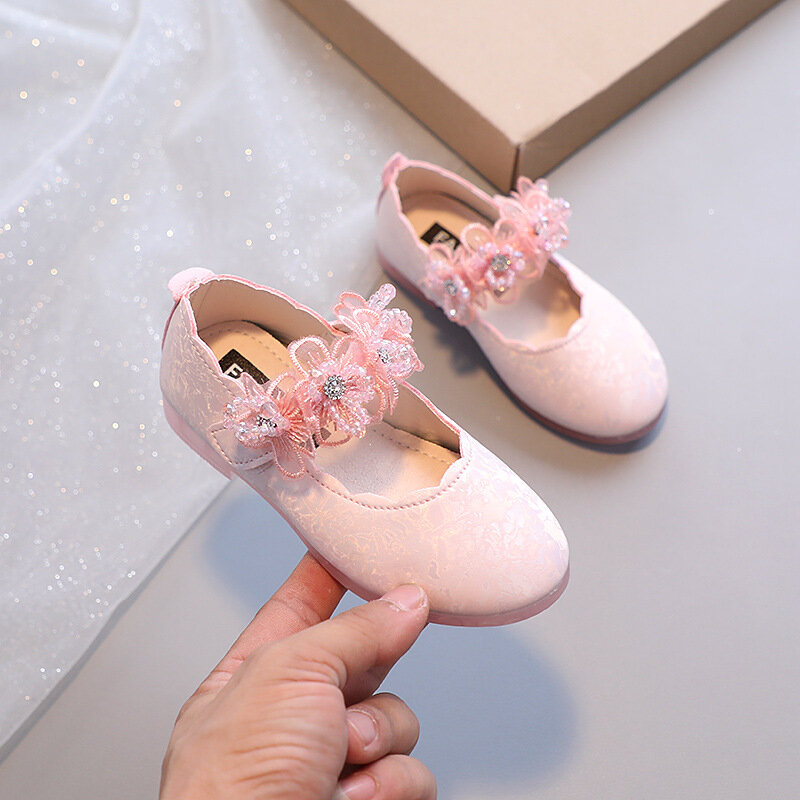 Ragazze scarpe in pelle dolce per bambini moda coreana scarpe da principessa con strass lucidi per bambini da sposa per feste scarpe da ballo con fiori carini