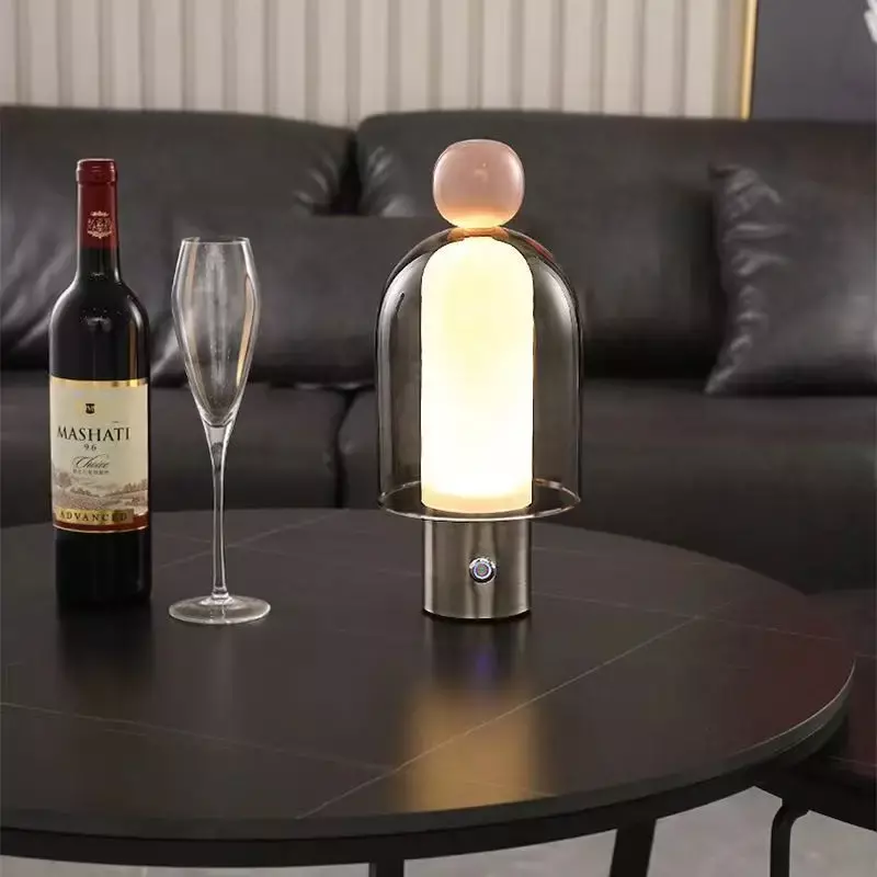 โคมไฟ LED แบบนอร์ดิกโคมไฟตั้งโต๊ะกระจกโต๊ะข้างเตียงห้องนอนของตกแต่งโต๊ะโคมไฟตกแต่งโต๊ะเล็กร้านอาหาร