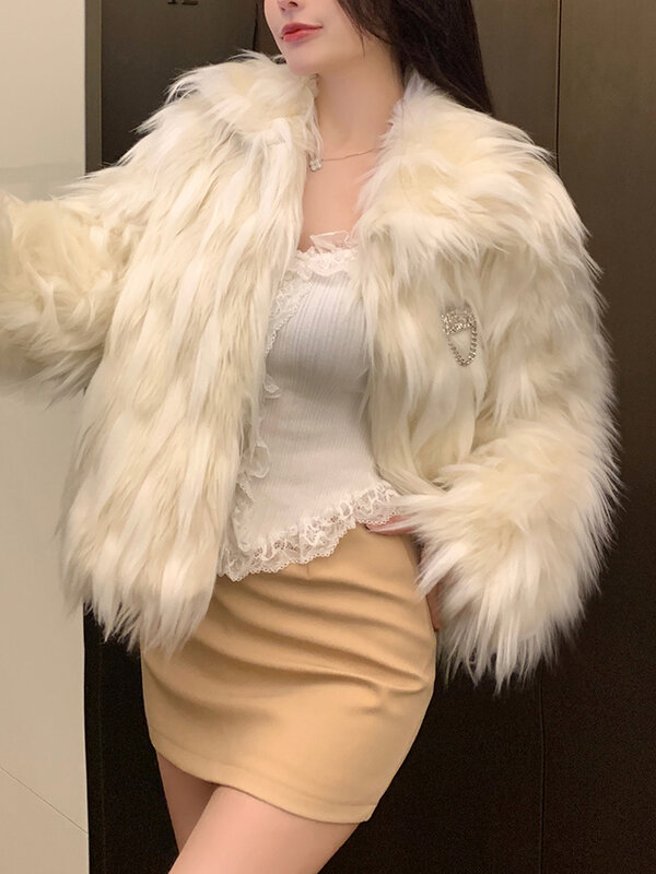 Zimowe grube damskie z długim rękawem puszyste sztuczne ciepłe futro pluszowy płaszcz krótki płaszcz moda luksusowa beżowa kurtka