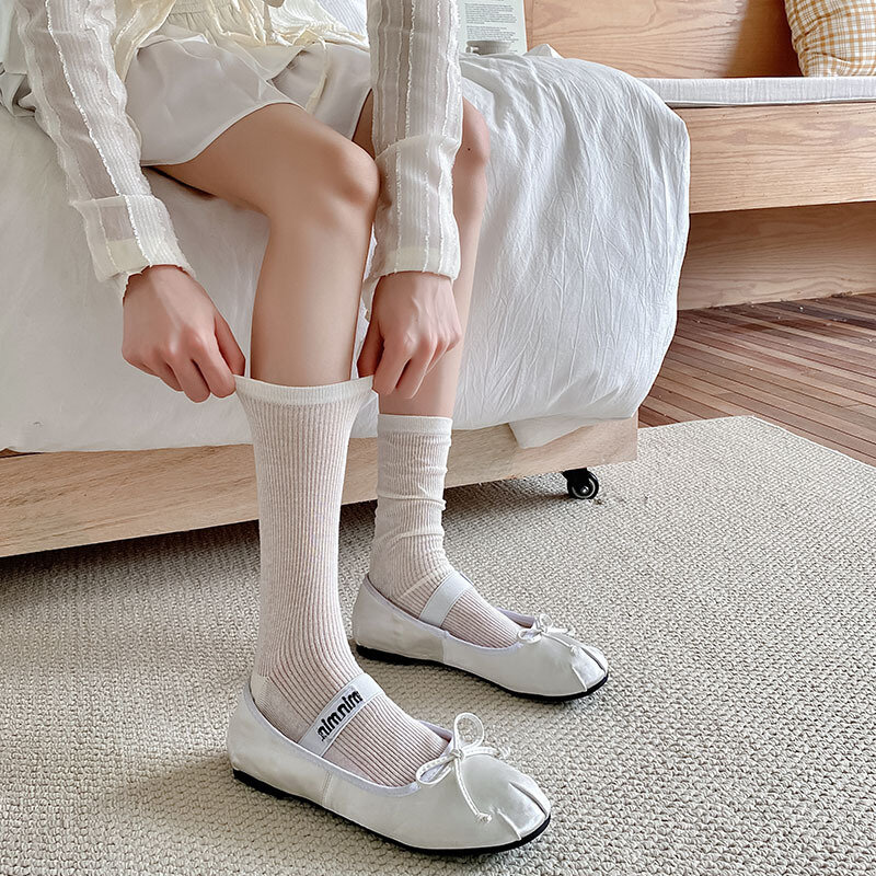 Kaus kaki katun tipis untuk wanita, Kaos Kaki longgar warna polos Mode Korea, kaus kaki panjang gaya Jepang, kaus kaki Sekolah warna hitam putih untuk wanita