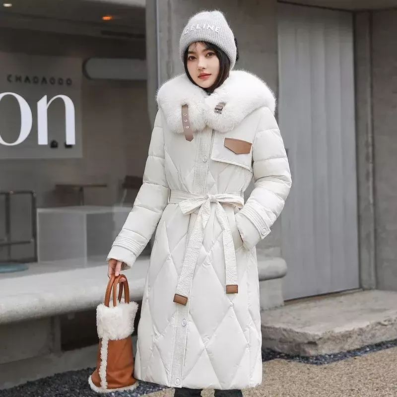 Parka acolchada de algodón con cuello de piel blanca para mujer, abrigo largo por encima de la rodilla, cintura cálida y gruesa, invierno, 2023