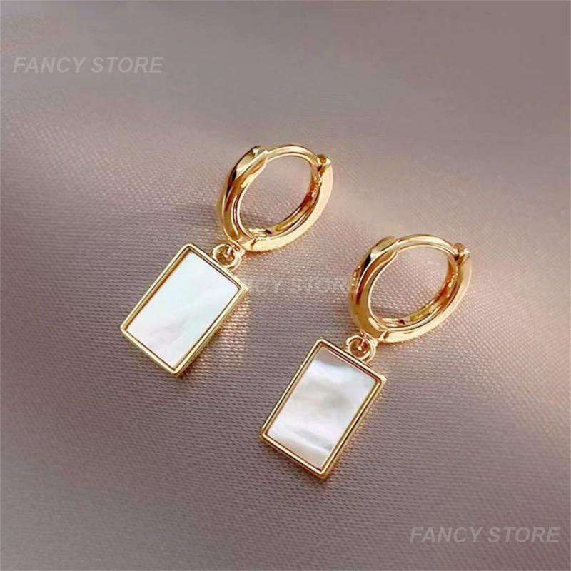 Anting-anting modis Simpel dan serba guna perhiasan anting-anting Vintage aksesoris elegan earbud desain unik