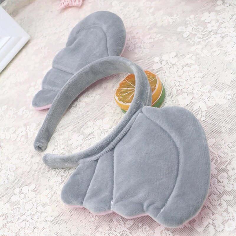 かわいい小さな空飛ぶ象のぬいぐるみヘアフープは、写真撮影やお祭りのメイクに最適で、子供への理想的なギフトです。