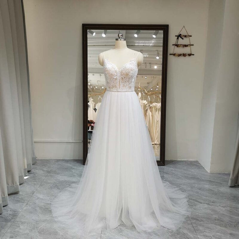 Pabrik grosir gaun pernikahan cantik untuk wanita pengantin A-line tali Spaghetti leher V kancing Vestido De Novia QW01719