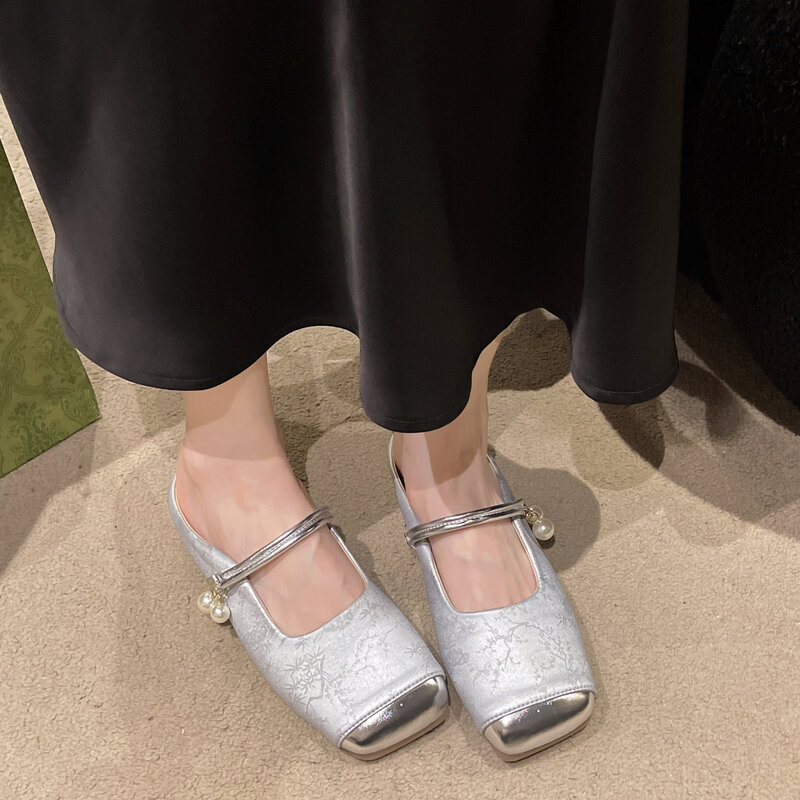 2024wanita musim panas mode baru sandal kepala persegi wanita santai luar ruangan nyaman gaun pesta sandal Herringbone wanita