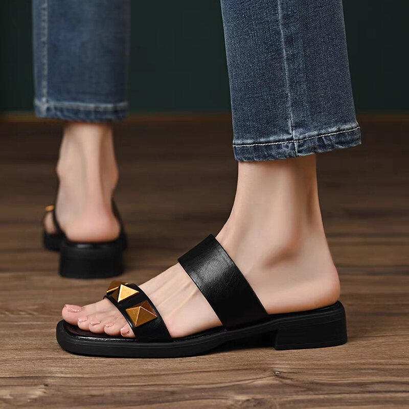 Zapatillas antideslizantes negras para mujer, sandalias de suela gruesa para el hogar, sandalias de plataforma de verano, novedad de 2024