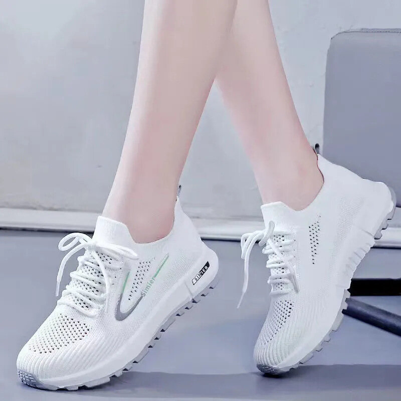 Sportowe buty do biegania damskie siatka powietrzna oddychające damskie trampki wygodne białe modne codzienne tenisówki opłata Chaussure Cou