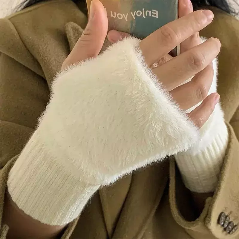 Мягкие зимние перчатки из норкового флиса на полпальца, женские теплые роскошные однотонные Белые Плюшевые Вязаные перчатки без пальцев, перчатки на запястье с надписью