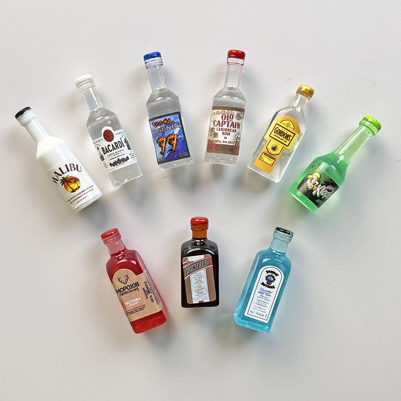 10 szt. Mini butelki na alkohol z żywicy ozdoby do domku dla lalek Mini butelki spirytusowe zabawki 11 rodzajów mieszanych Mini butelki do prac ręcznych