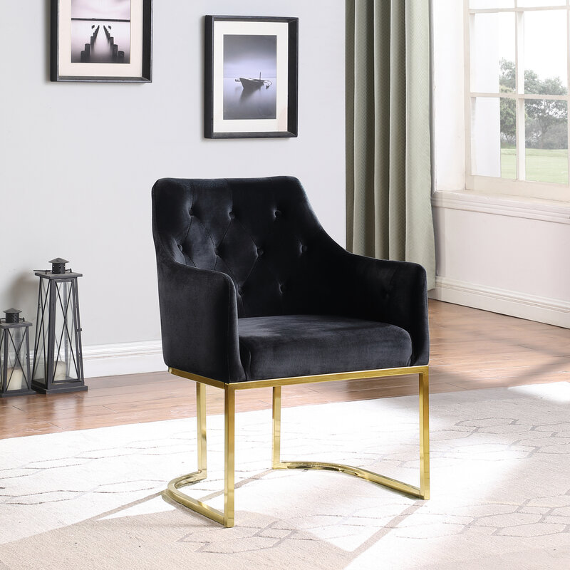 Элегантный клетчатый акцентный стул золотого цвета с стильной основой и удобным дизайном для роскошного домашнего декора