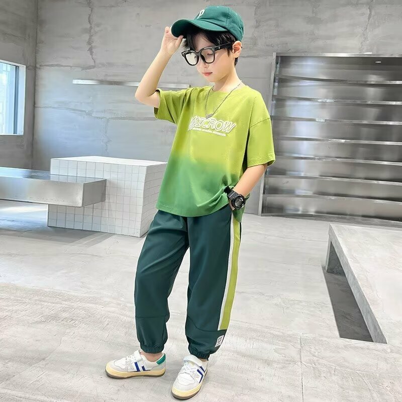 Sommer Jungen Mädchen Set koreanische High Street Mode Kinder atmungsaktive T-Shirt Sport hose 2 Stück Set hochwertige Kinder anzug