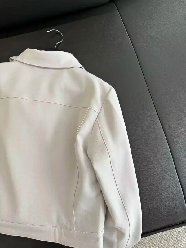 Fashion mantel wanita, 22 jaket dekorasi saku samping kerah Flip pendek Retro lengan panjang ritsleting 2024