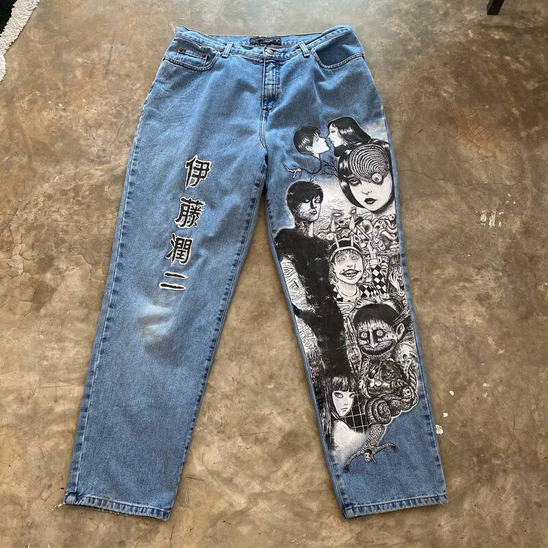 Celana jins motif Anime Hip Hop, celana Denim Baggy, celana jins longgar motif Anime, celana Gotik pinggang tinggi untuk pria dan wanita