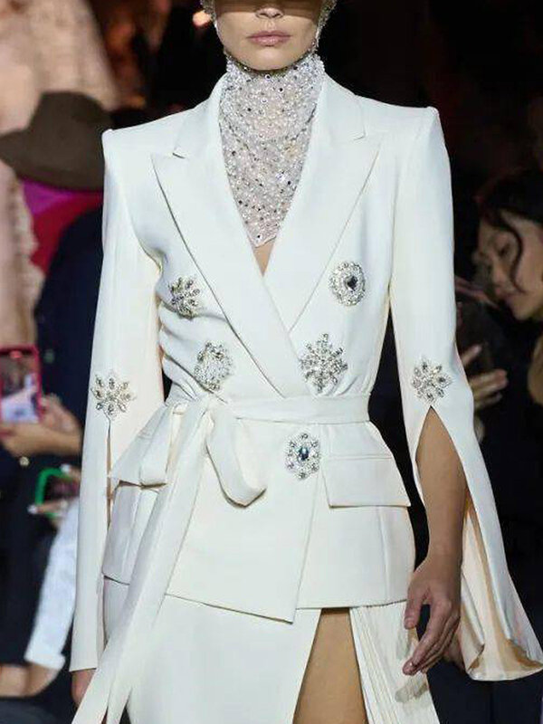Jaket desainer 2024 mode terbaru Blazer bersabuk berlian imitasi lengan belahan untuk wanita